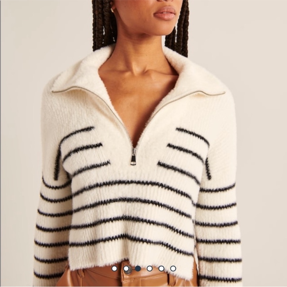 Abercrombie & Fitch White and Black Striped Turtleneck Sweater
